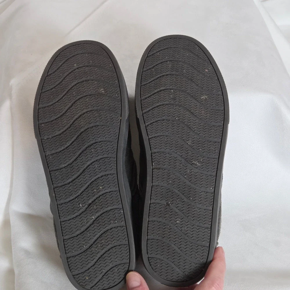 Minnetonka Suede Faux Fur Slip On Shoes Mens 9 Charcoal Gray Gorpcore Casual